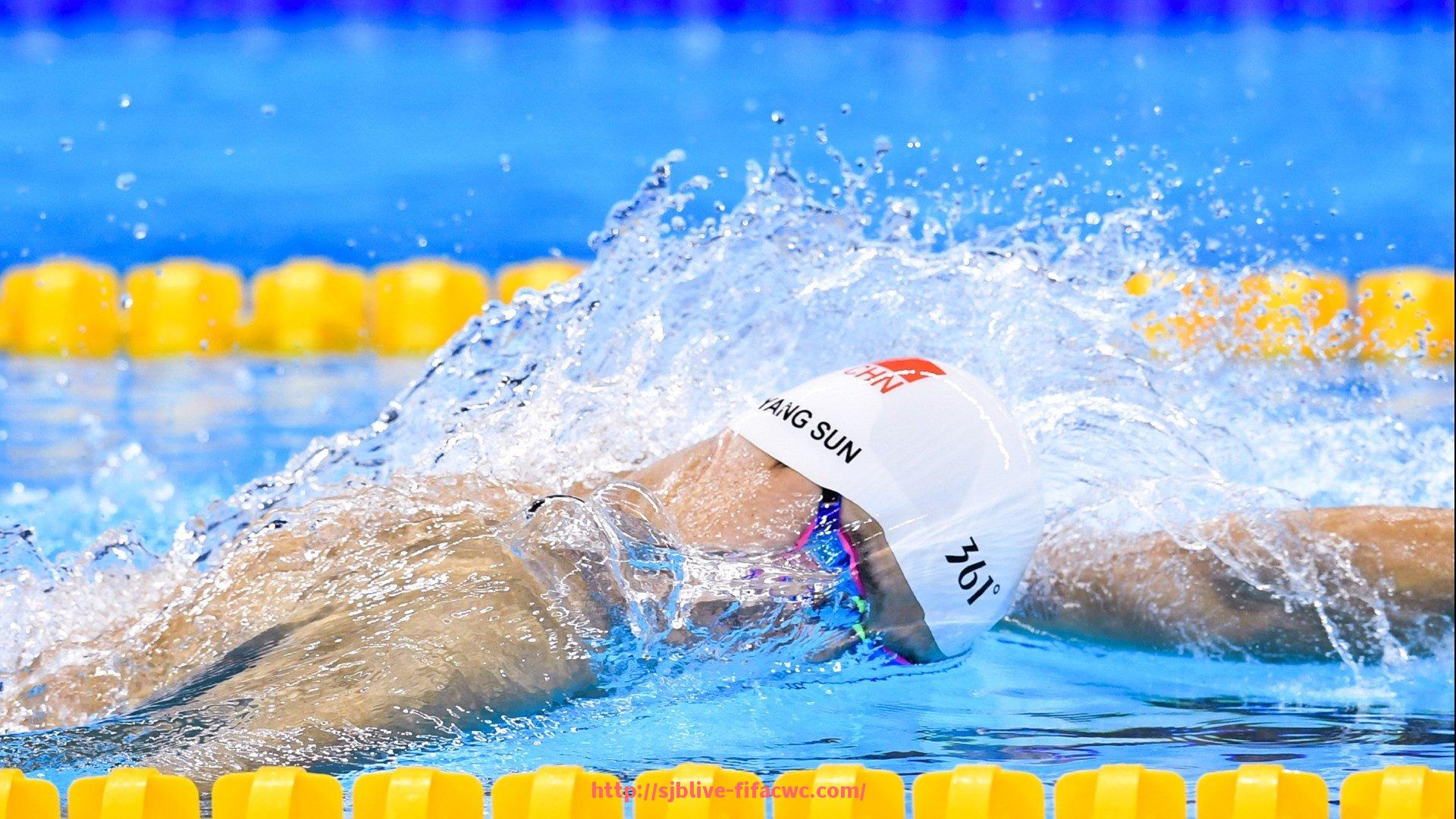 世俱杯直播-英超球员转变场上位置的成功案例分析